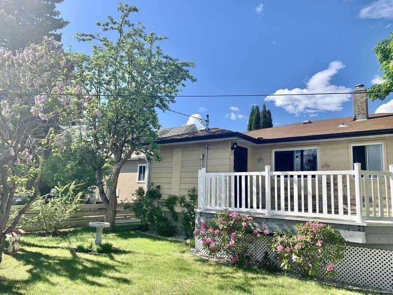 11611 111a Ave Nw - Photo 3 of 16