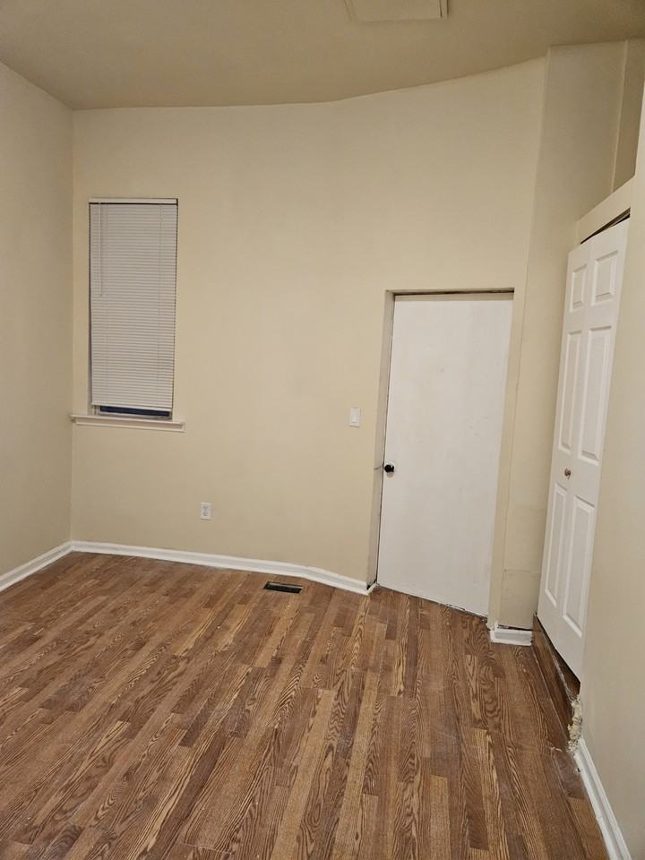 1572 Mount Ephraim Ave #A - Photo 3 of 8