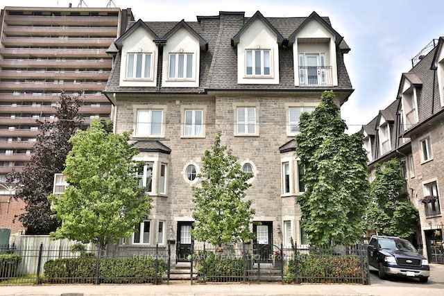 8 Spadina Road