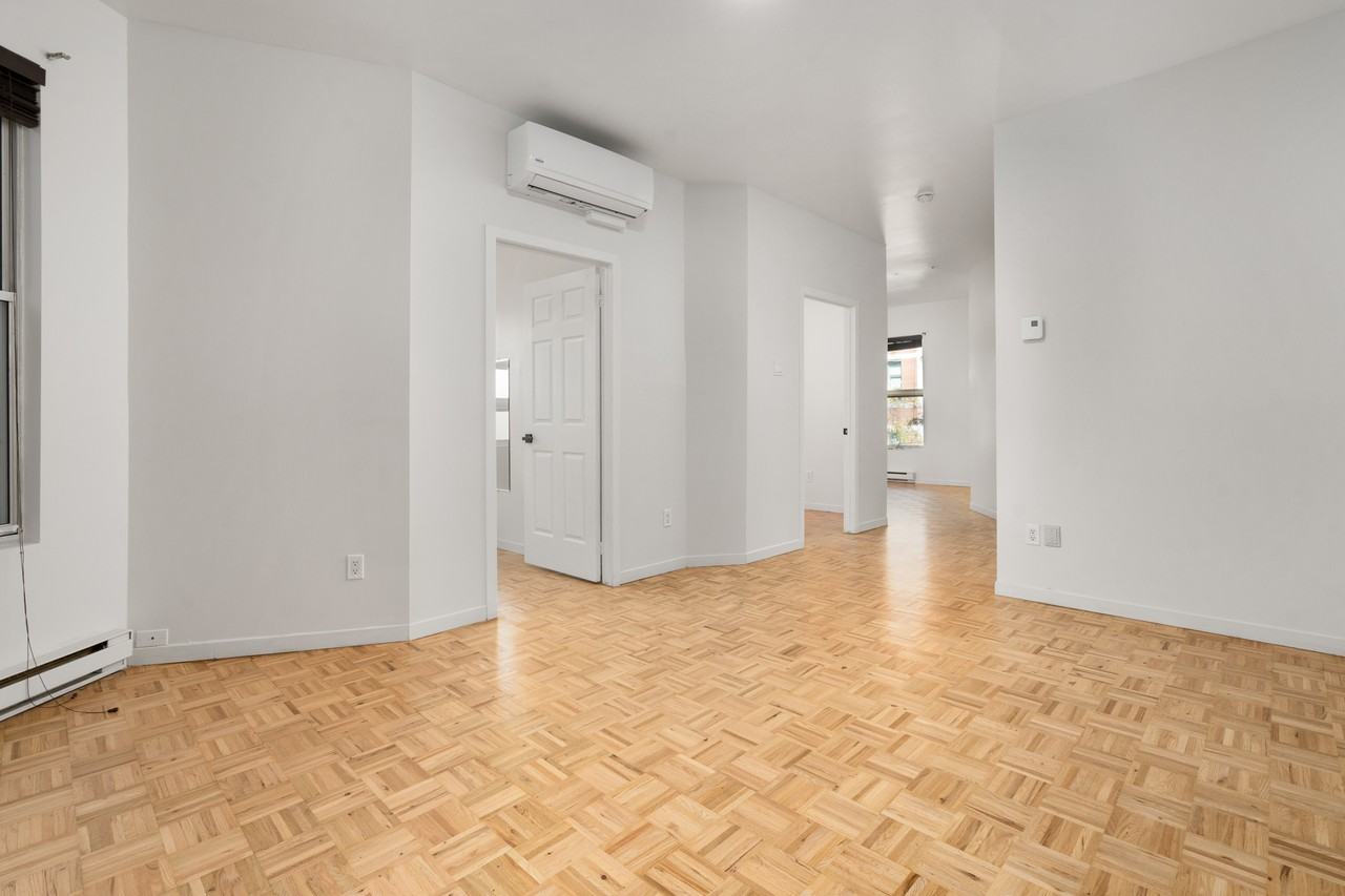 1686 Rue Leclaire - Photo 2 of 18