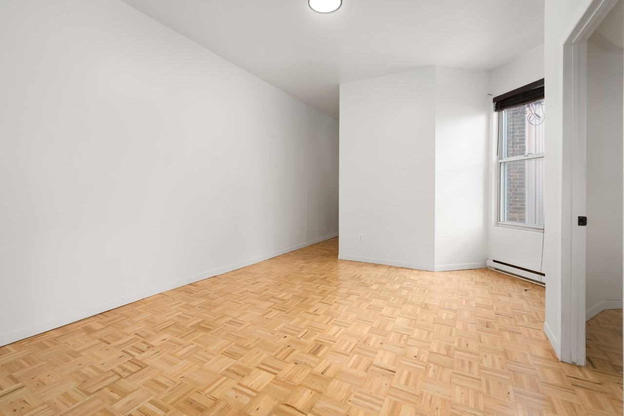 1686 Rue Leclaire - Photo 3 of 18