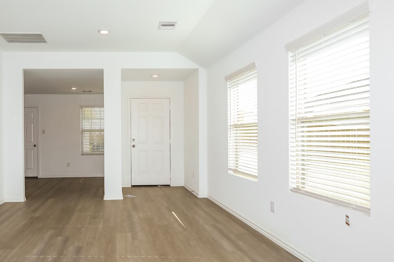 919 Silver Birch Br - Photo 2 of 17