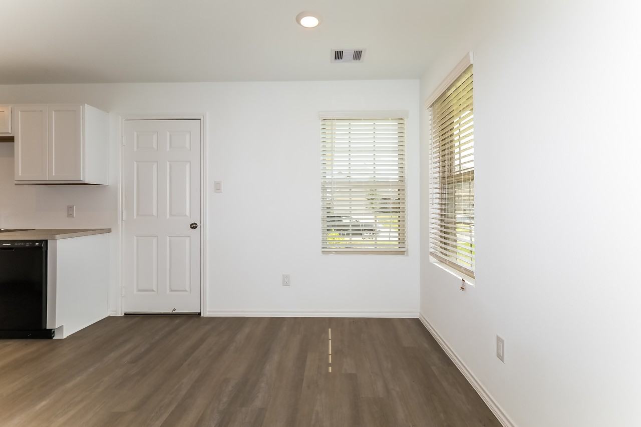 919 Silver Birch Br - Photo 3 of 17