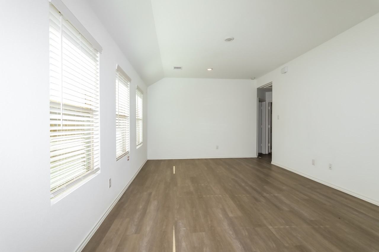 919 Silver Birch Br - Photo 6 of 17