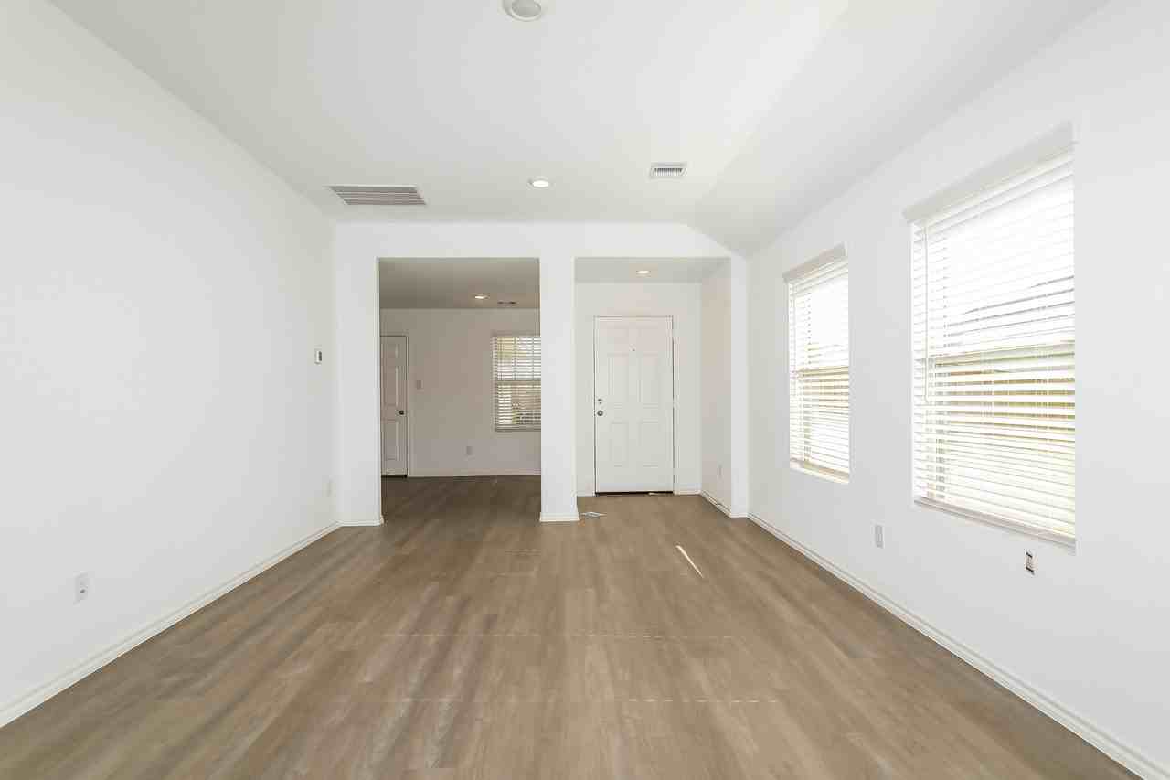 919 Silver Birch Br - Photo 7 of 17