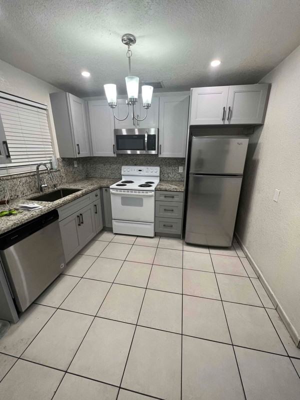 6106 Lincoln St - Photo 2 of 8