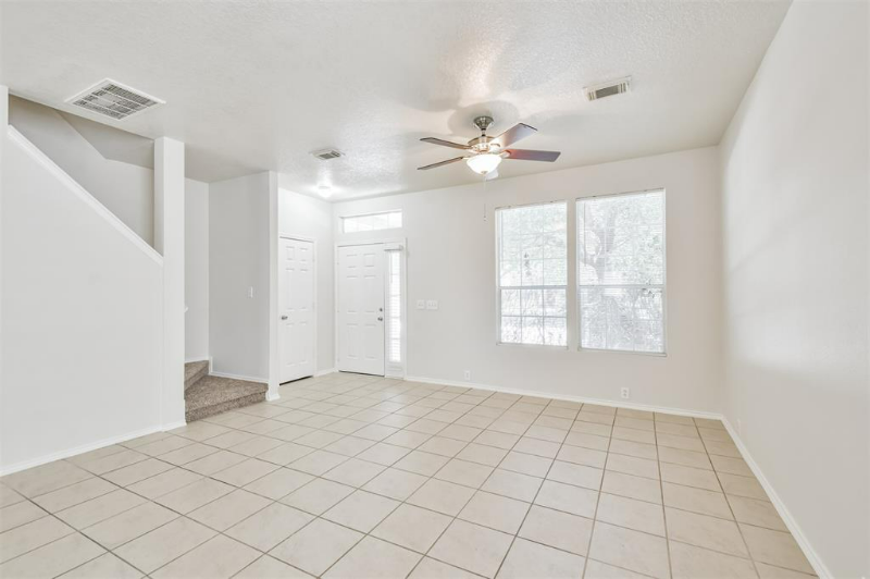 23814 Single Oak St - Photo 2 of 11