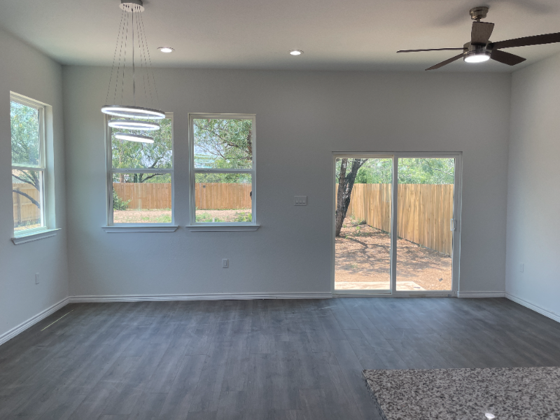 1201 Willow St - Photo 3 of 10