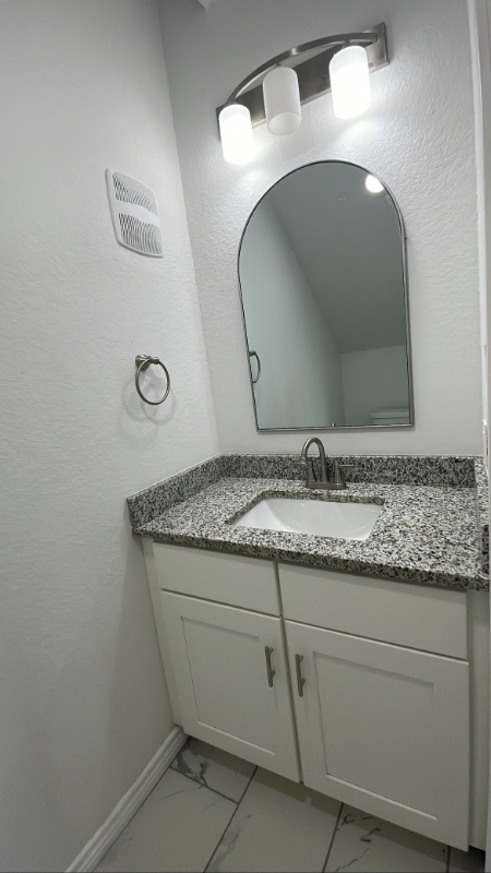 1201 Willow St - Photo 5 of 10