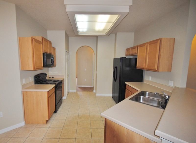 15548 Marblehead Way - Photo 3 of 12