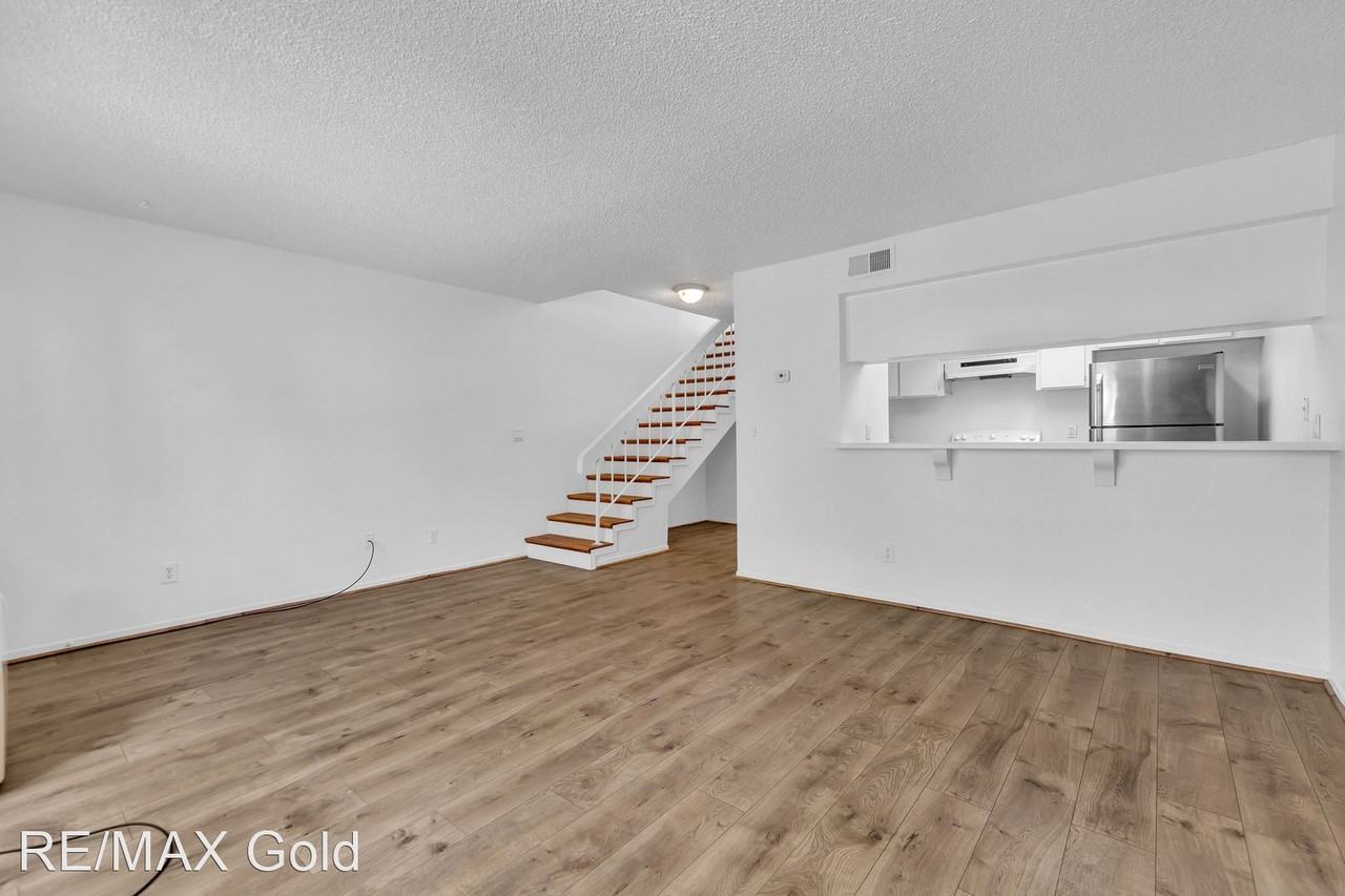974 Adrian Way - Photo 3 of 28