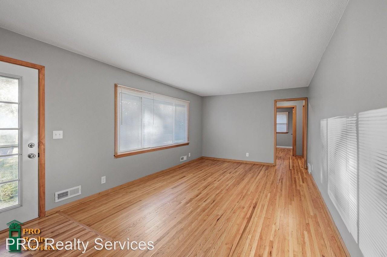 11166 Arrowhead St Nw - Photo 3 of 32