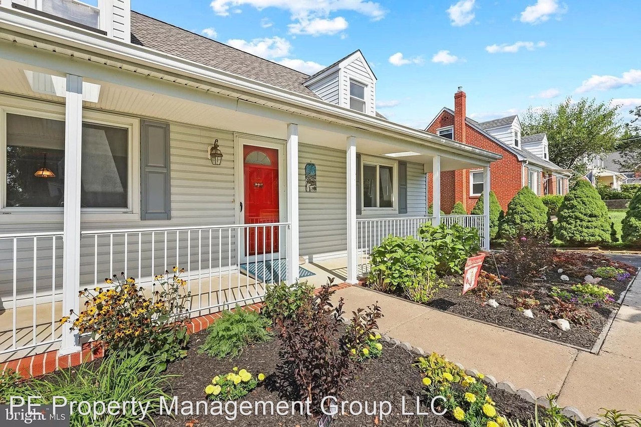 10416 Greentop Rd - Photo 3 of 48