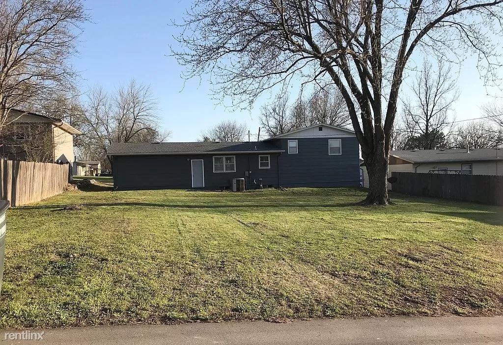 1031 Lane St - Photo 3 of 24