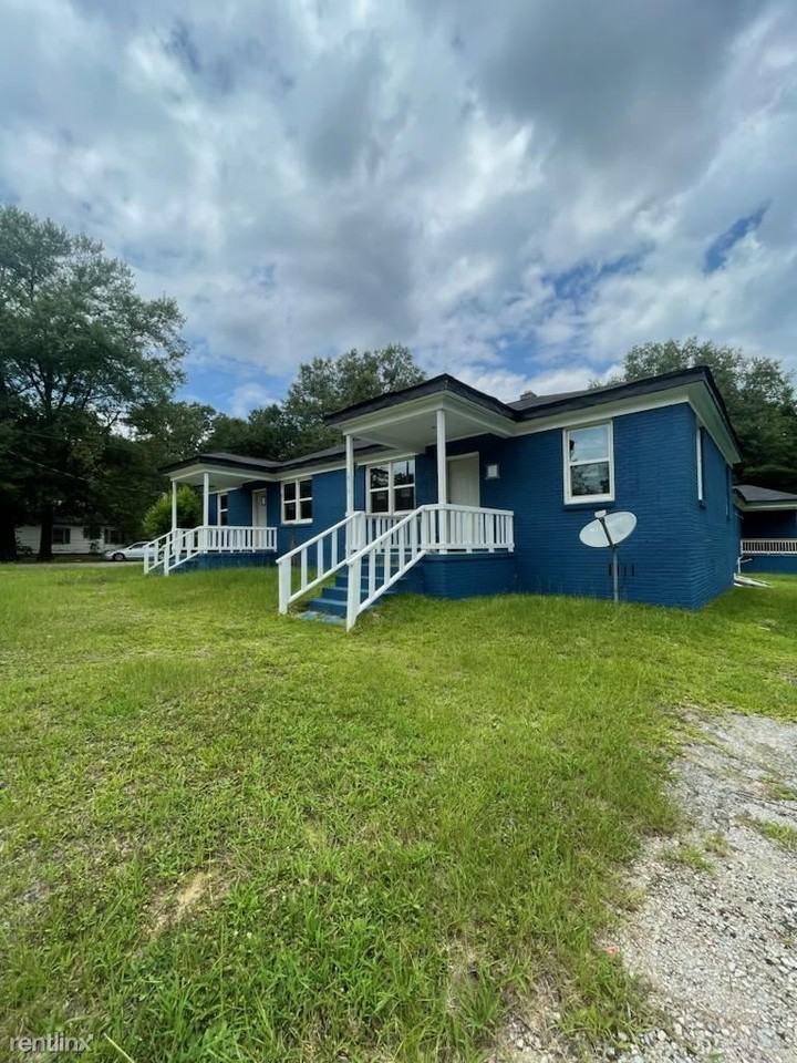 2302 Center St - Photo 3 of 3