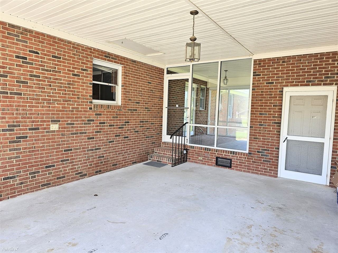 4228 Woods Crossroads Rd - Photo 3 of 26