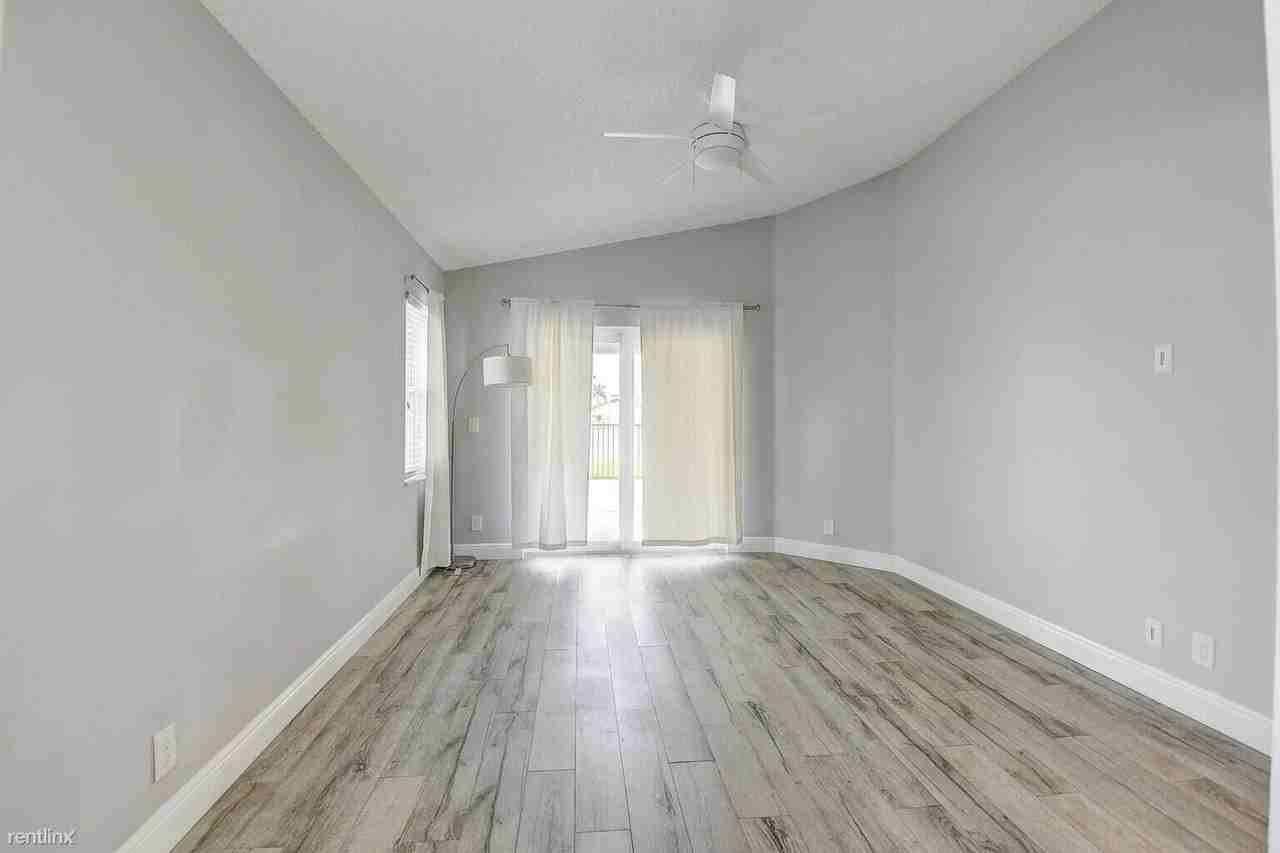 8610 Tourmaline Blvd - Photo 2 of 12