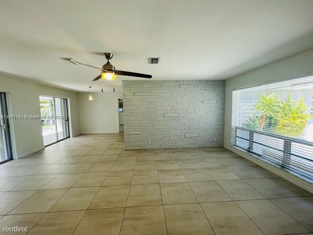 1900 Ne 41st St - Photo 3 of 10