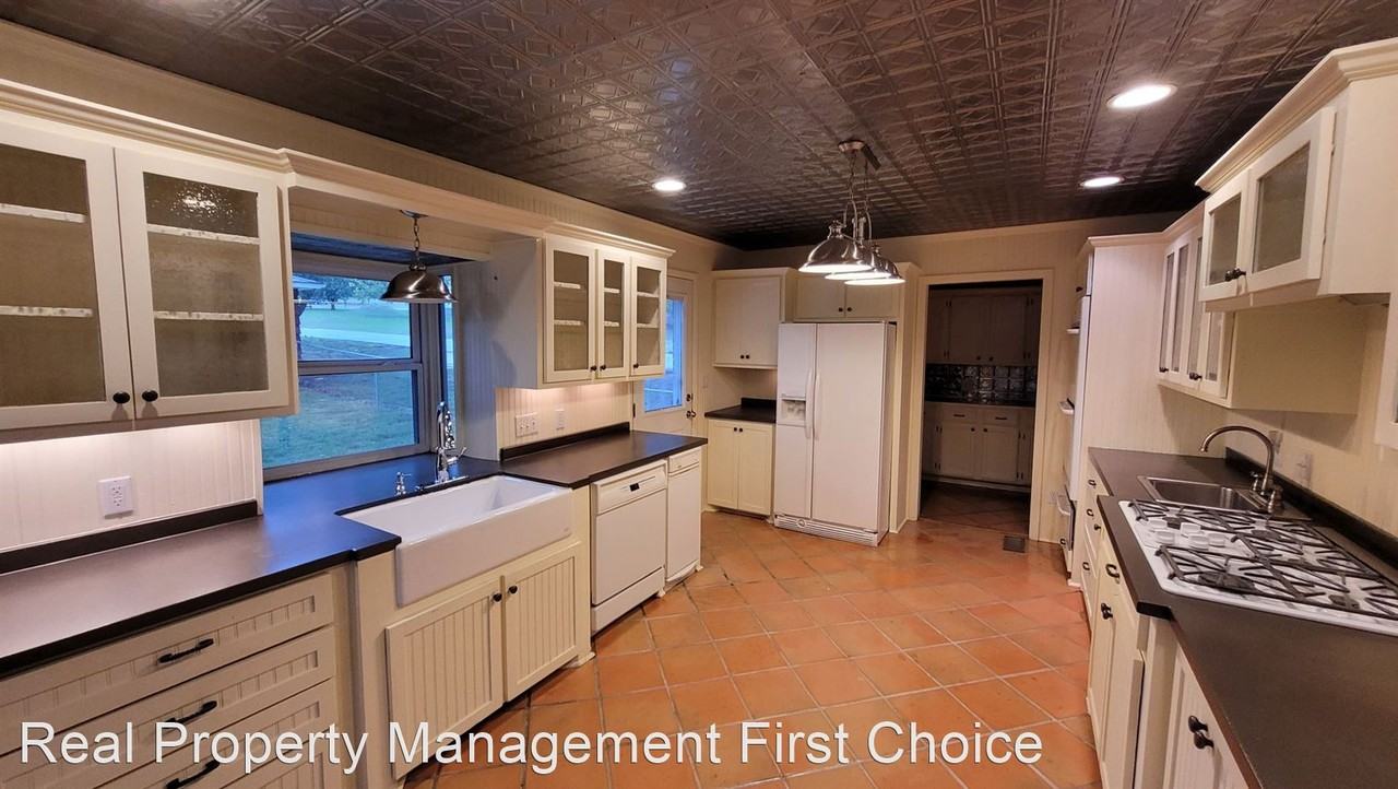 223 S Gunther St - Photo 2 of 18