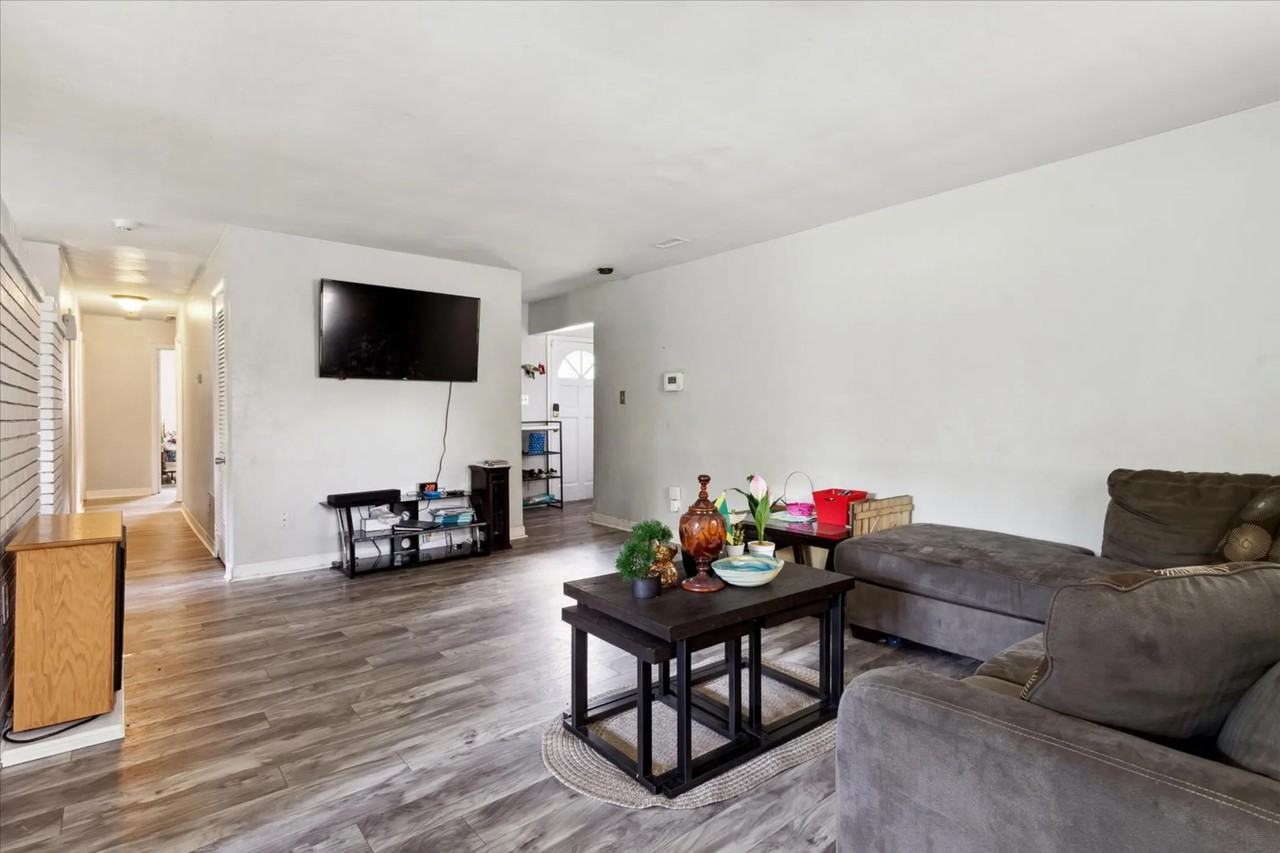 87 Basswood Dr - Photo 2 of 10