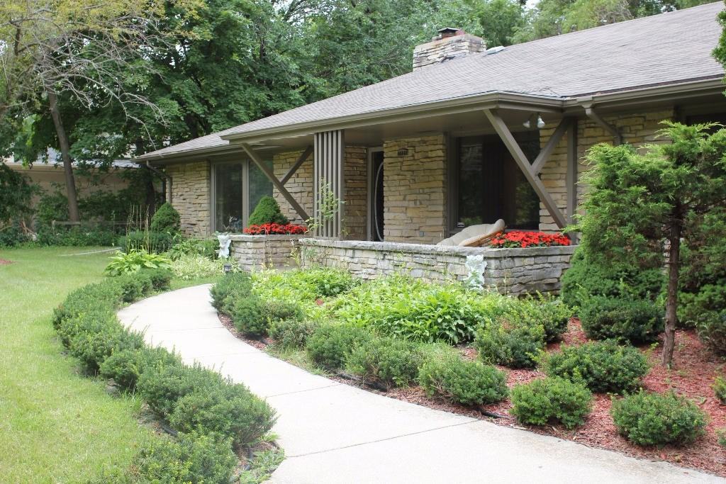 7721 N Lake Dr - Photo 2 of 25