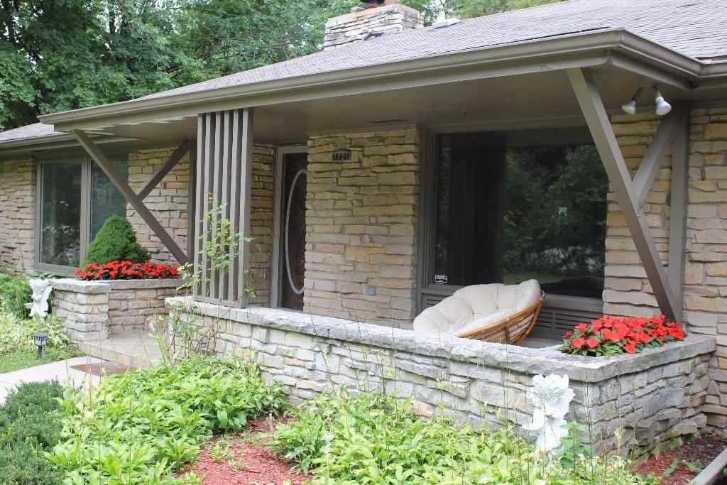 7721 N Lake Dr - Photo 3 of 25