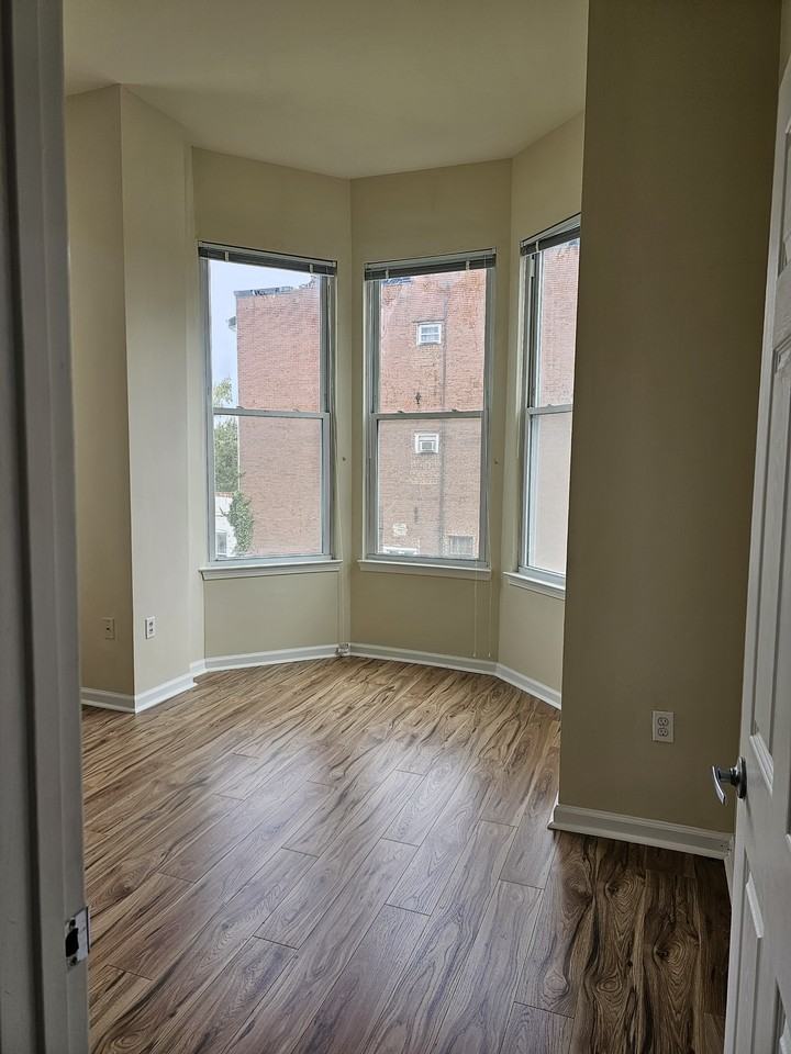 1012 W Lafayette Ave - Photo 3 of 8