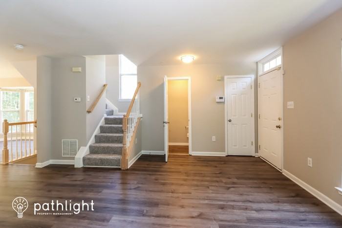 8291 Knighthood Pl - Photo 3 of 19
