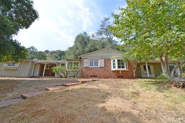 1835 Royal Oaks Dr - Photo 3 of 30