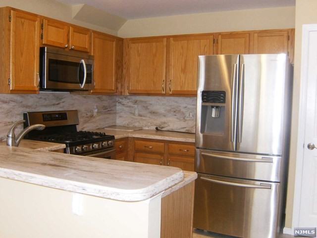 24 Collura Ln - Photo 2 of 16