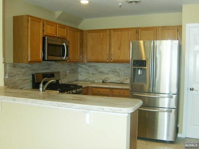 24 Collura Ln - Photo 3 of 16