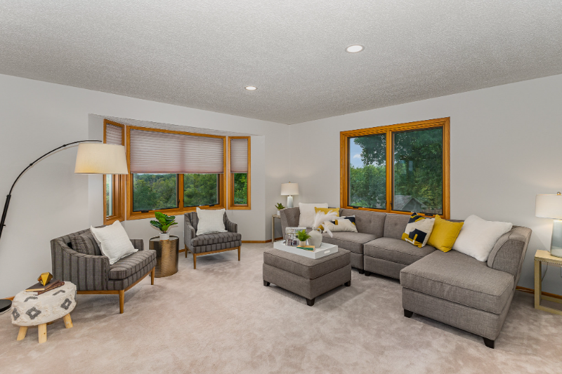 305 Crestview Dr - Photo 3 of 12