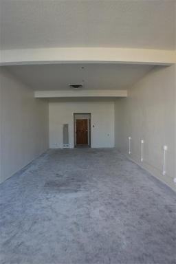 5644 N Paramount Blvd - Photo 3 of 5