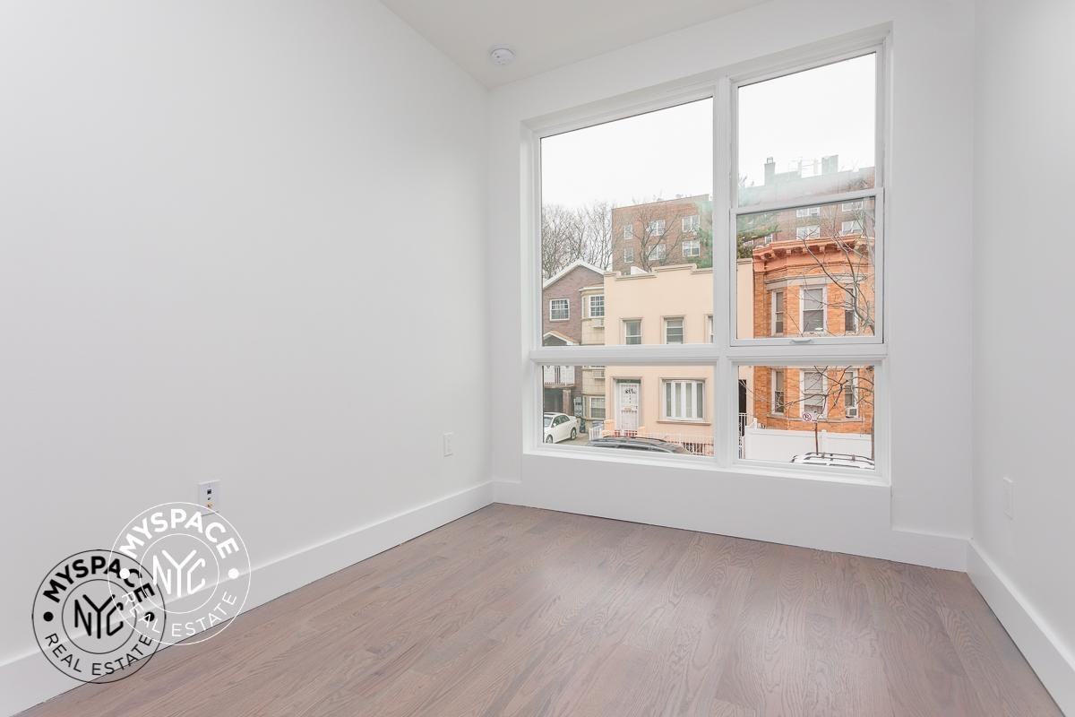 254 E 28th St #4A