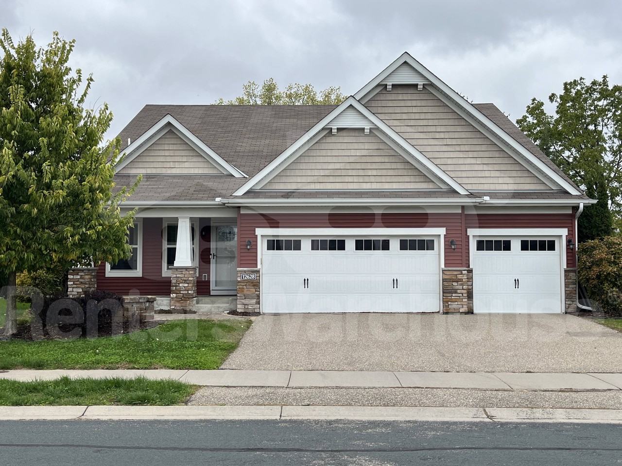 12628 Inglewood Ave S - Photo 2 of 10