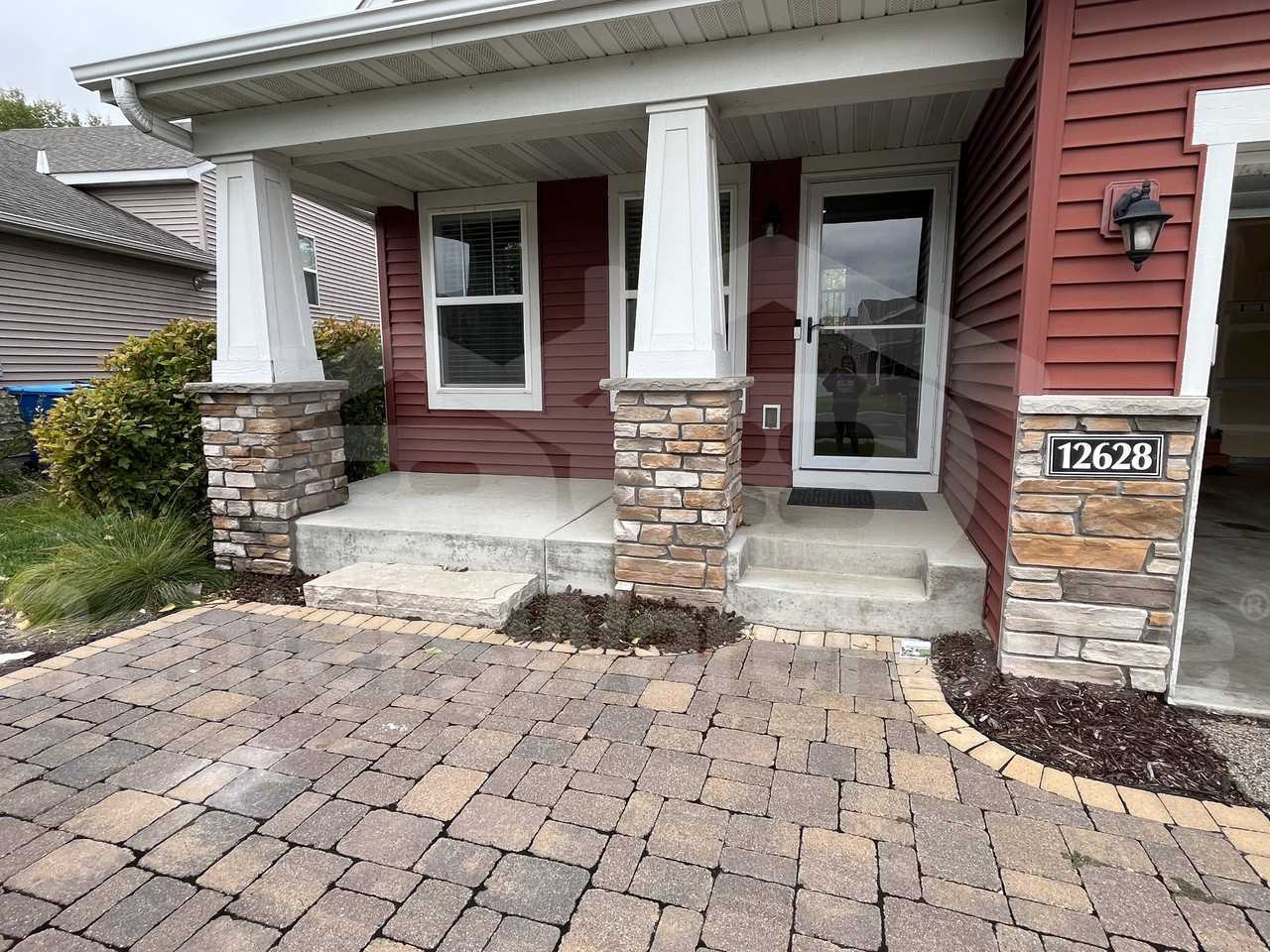 12628 Inglewood Ave S - Photo 3 of 10