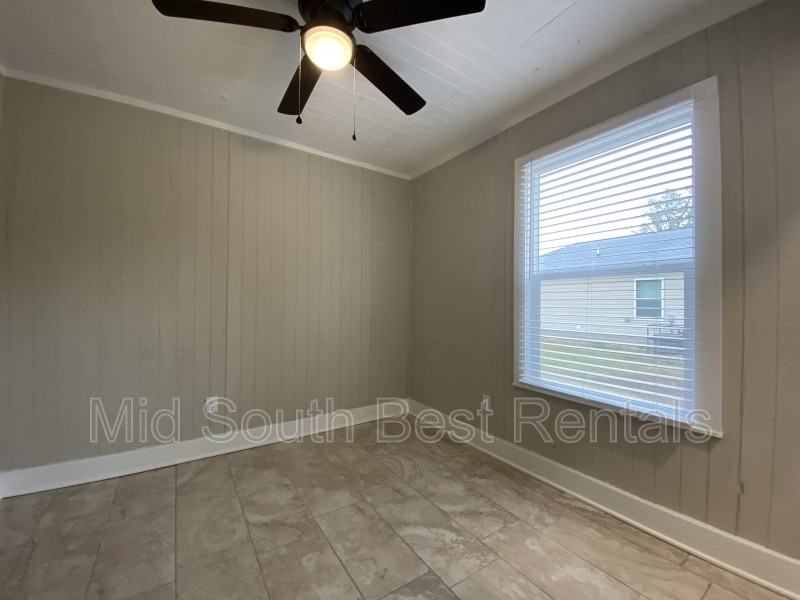 8217 1st St #B - Photo 5 of 7