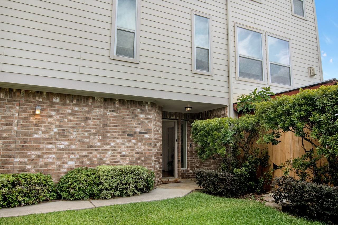 3279 Beverly Gardens Ct #3279 - Photo 2 of 21