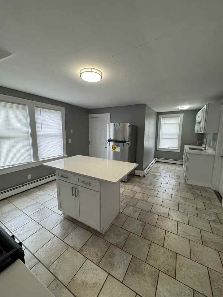 260 Douglas Ave #3rd - Photo 2 of 8