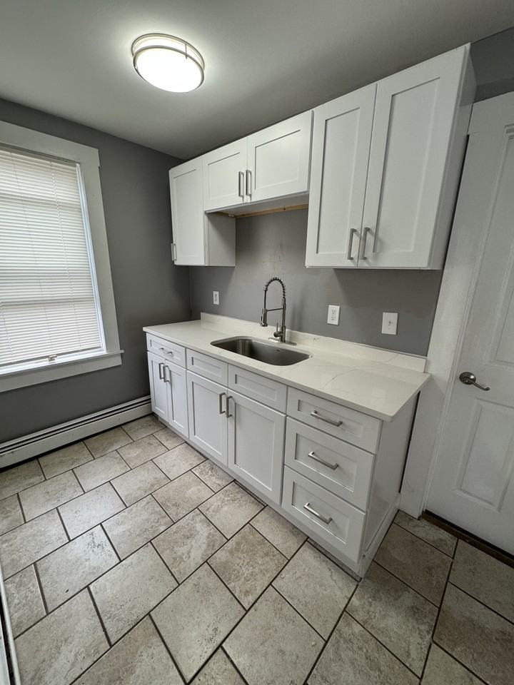 260 Douglas Ave #3rd - Photo 3 of 8