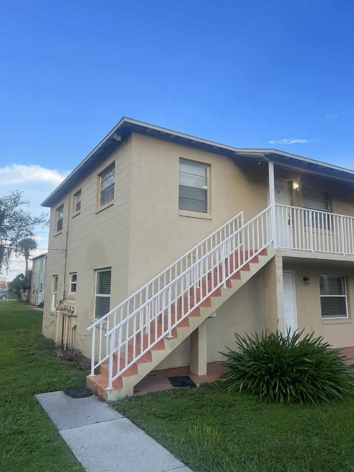 731 Michigan CourtApt. 4 #4 - Photo 2 of 11