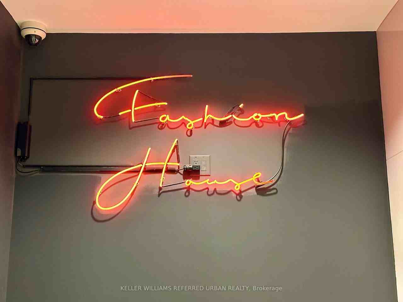 560 King St W #224 - Photo 4 of 15