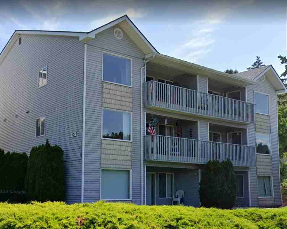 2307 W Woodin Ave - Photo 2 of 15