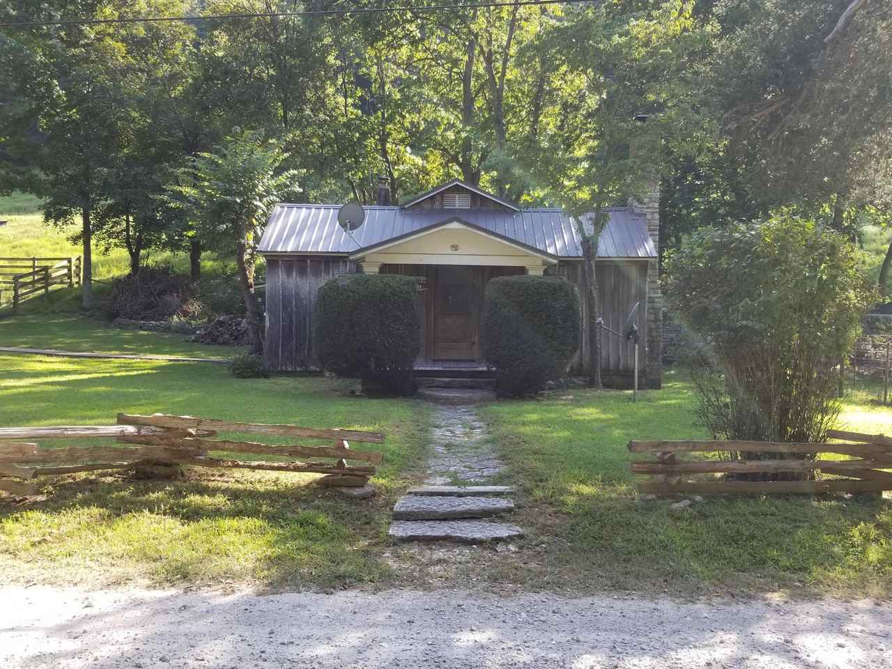 948 Mill Hollow Rd - Photo 3 of 28