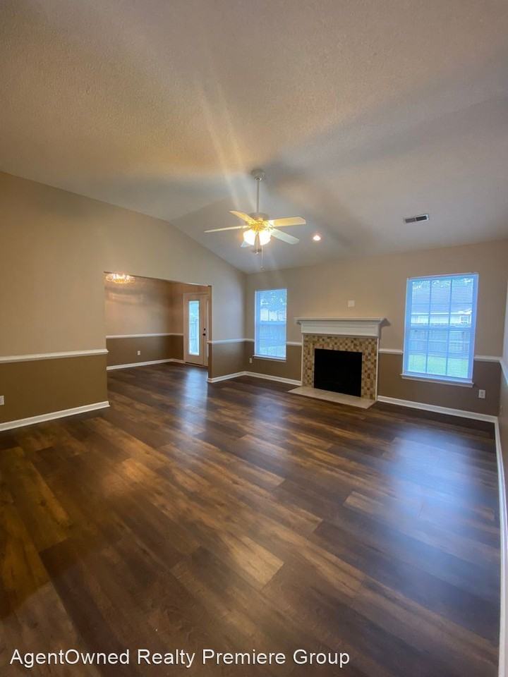 1219 Millbrook Rd - Photo 3 of 11