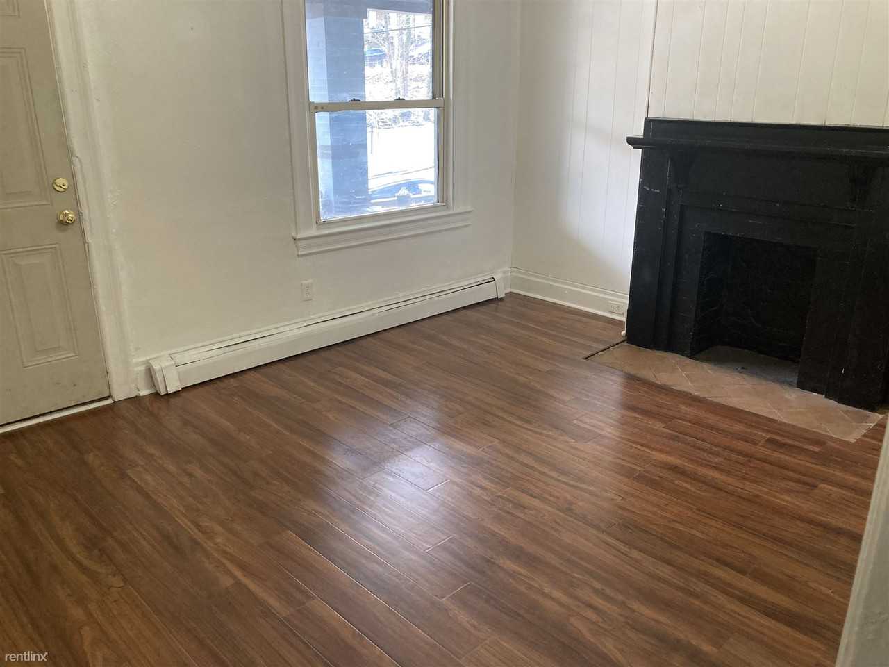 1433 Crafton Blvd - Photo 3 of 7