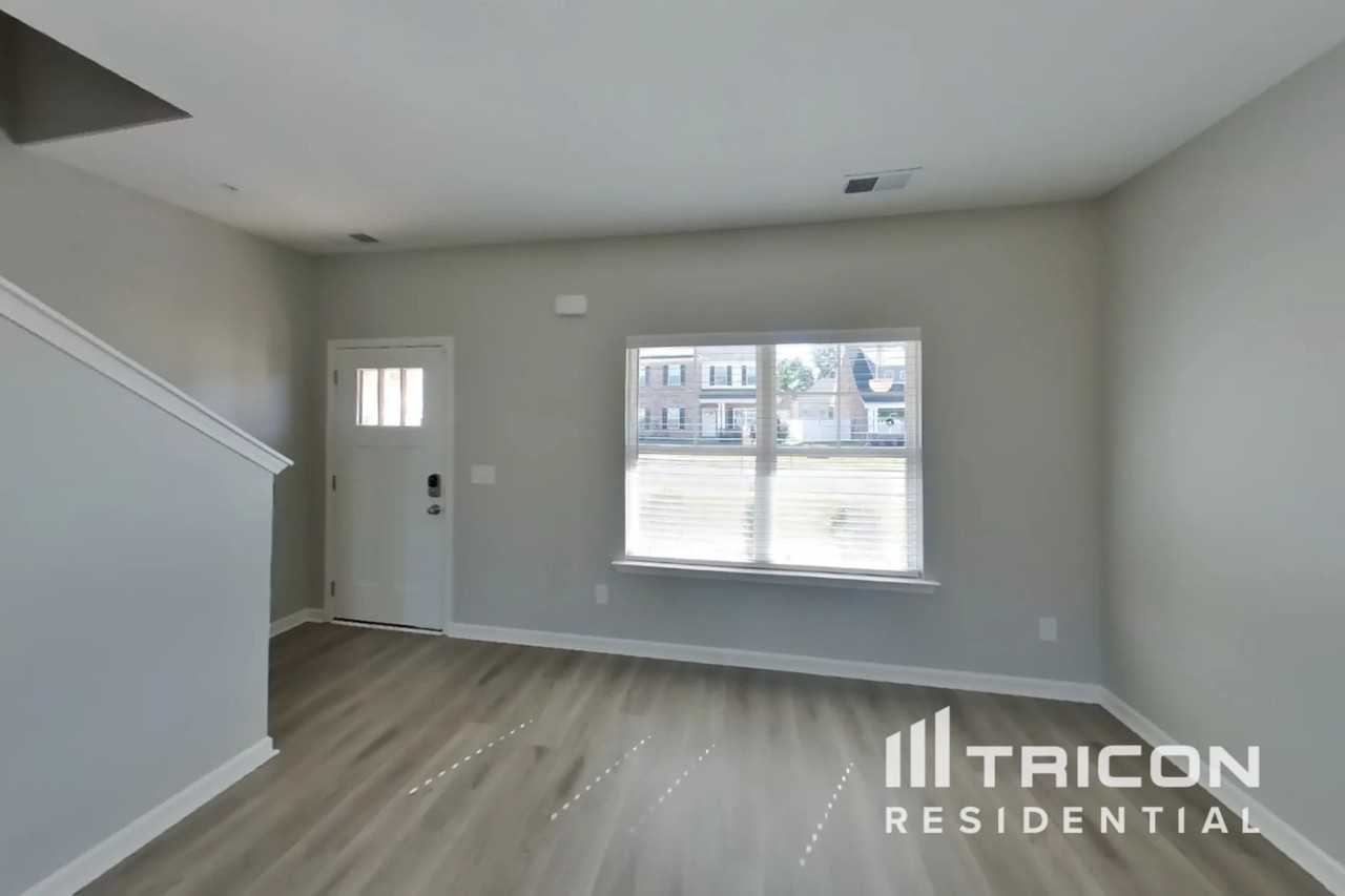 415 Middleton Ln - Photo 3 of 19