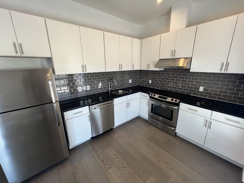 313 N 24th St #C - Photo 2 of 15