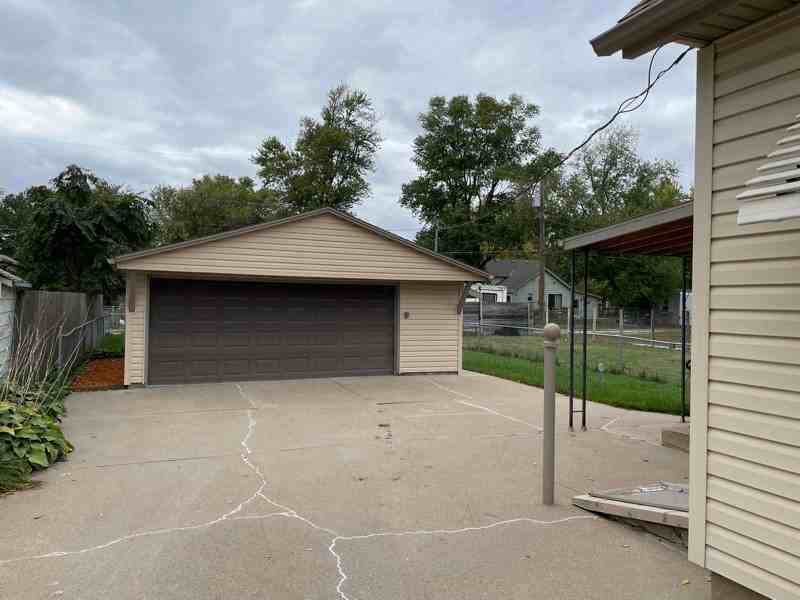 229 N Crosby St - Photo 3 of 12