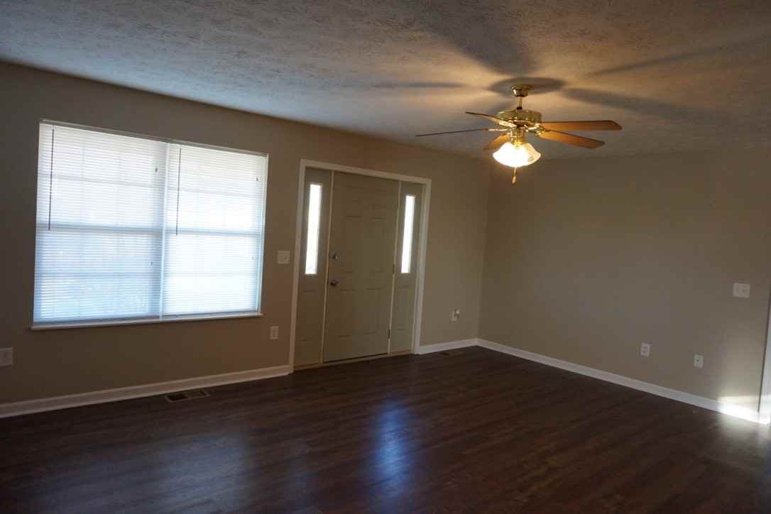 916 Red Oak Ln #NA - Photo 3 of 24